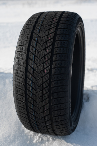 фото протектора и шины WINTERHAWKE II Шина ZMAX WINTERHAWKE II 265/45 R21 108H