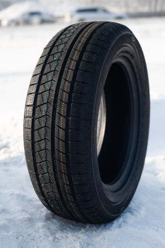 фото протектора и шины ICEPIONEER 868 Шина ZMAX ICEPIONEER 868 215/60 R17 96H