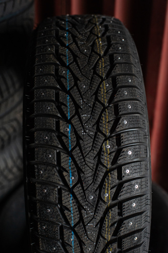 фото протектора и шины WINTERNOVA STUD III Шина ZMAX WINTERNOVA STUD III 245/75 R16 120/116Q