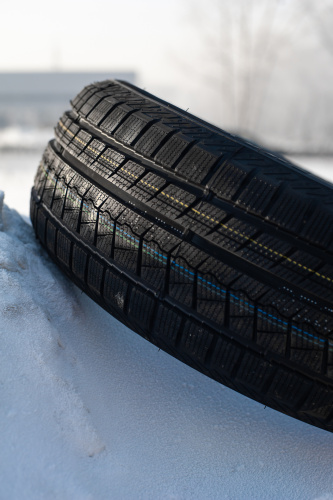 фото протектора и шины ICEPIONEER 868 Шина ZMAX ICEPIONEER 868 215/60 R17 96H